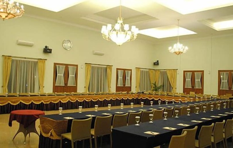 Grand Ussu Hotel & Convention