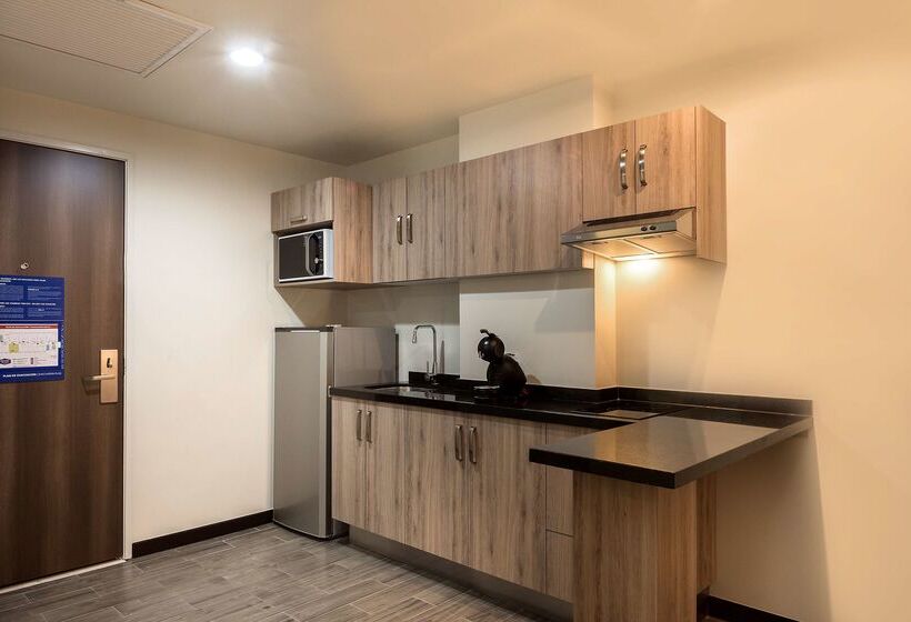 فندق Hampton Inn & Suites By Hilton Salamanca Bajio