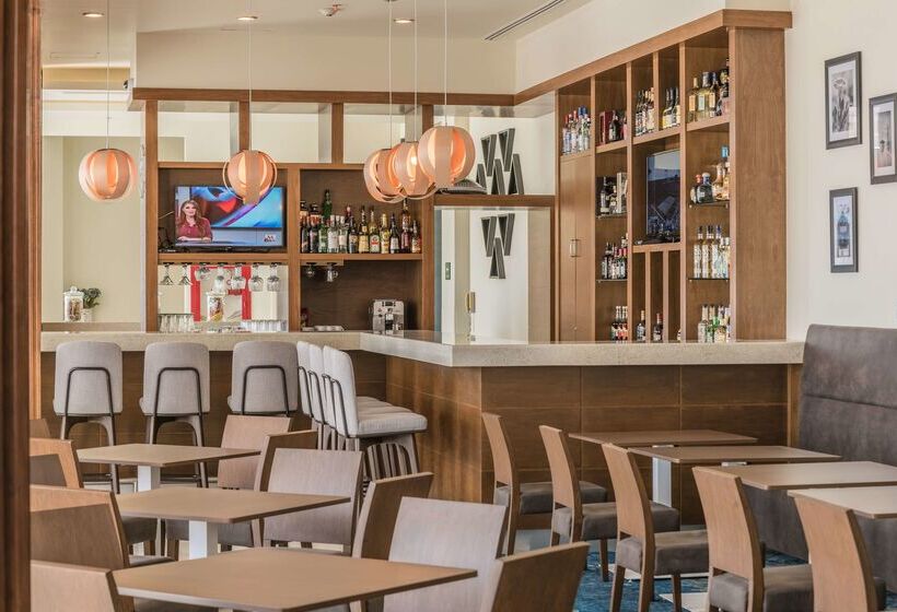 فندق Hampton Inn & Suites By Hilton Salamanca Bajio