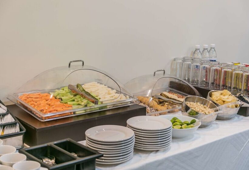 فندق Hampton Inn & Suites By Hilton Salamanca Bajio