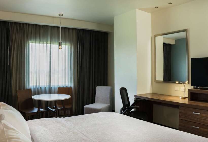 فندق Hampton Inn & Suites By Hilton Salamanca Bajio