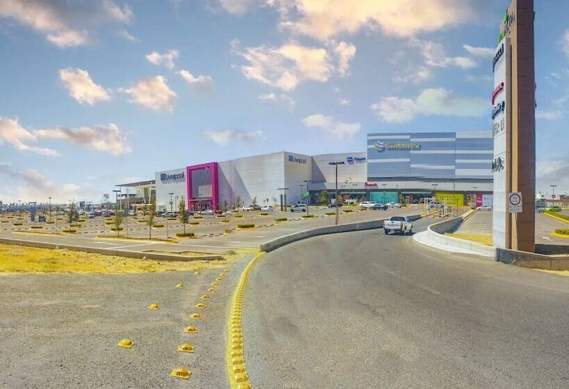 فندق Hampton Inn & Suites By Hilton Salamanca Bajio