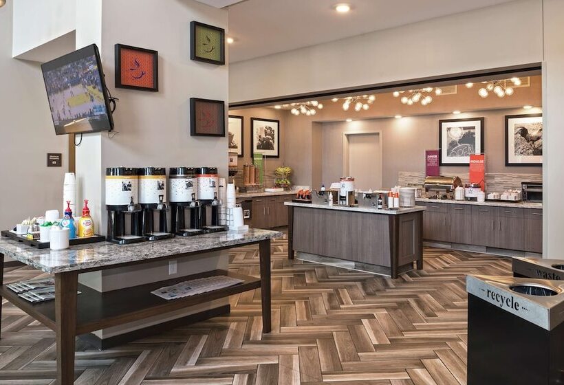 Отель Hampton Inn & Suites Minneapolis University Area