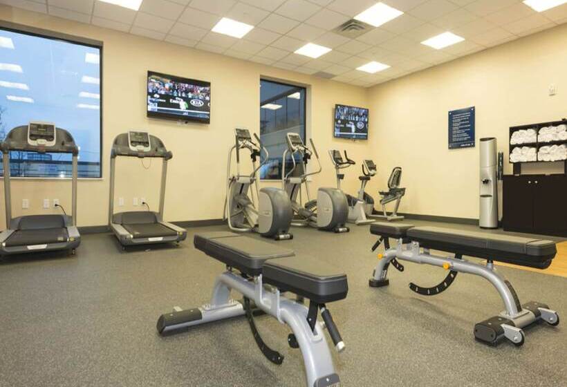 Отель Hampton Inn & Suites Minneapolis University Area