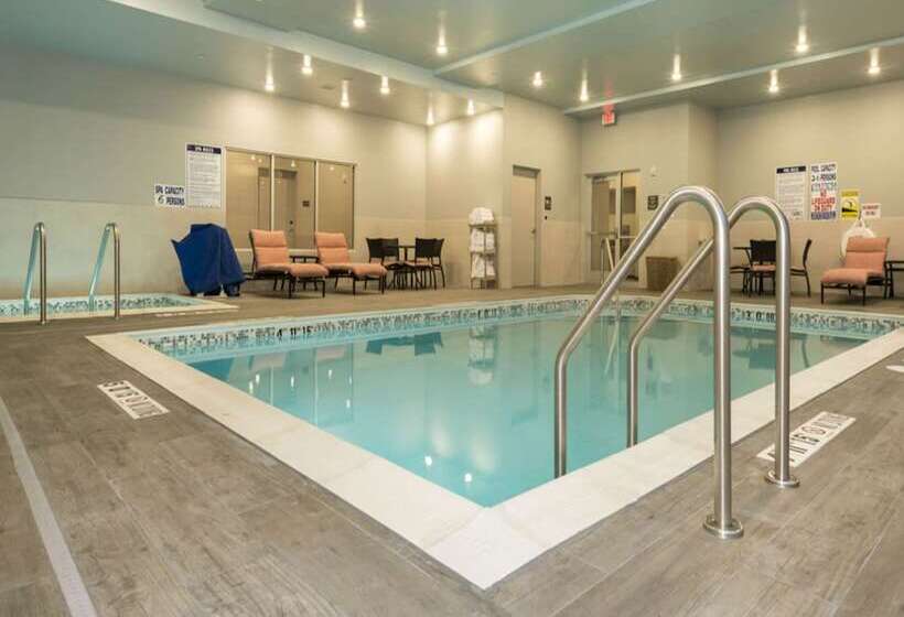 Отель Hampton Inn & Suites Minneapolis University Area