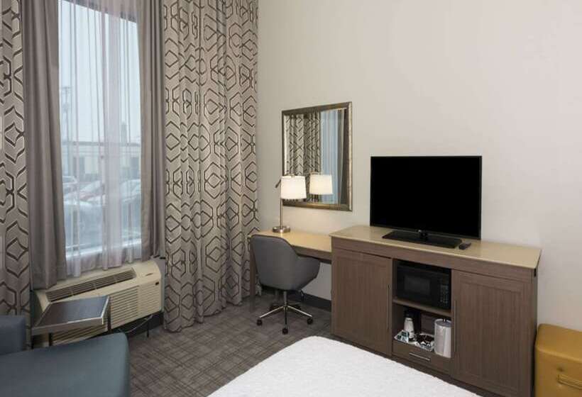 Отель Hampton Inn & Suites Minneapolis University Area