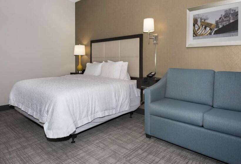 Отель Hampton Inn & Suites Minneapolis University Area