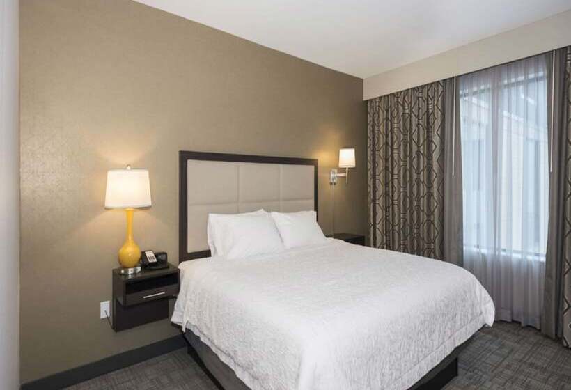 Отель Hampton Inn & Suites Minneapolis University Area
