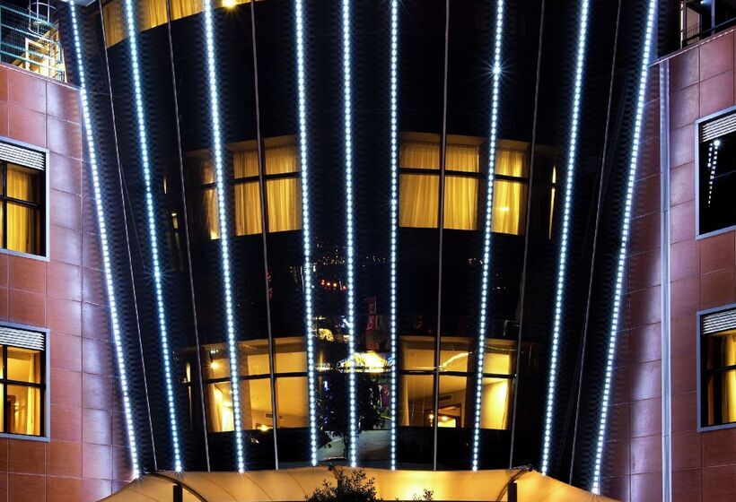 هتل Hilton Garden Inn Kocaeli Sekerpinar