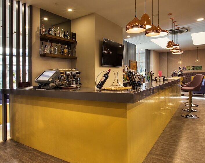 هتل Hilton Garden Inn Kocaeli Sekerpinar