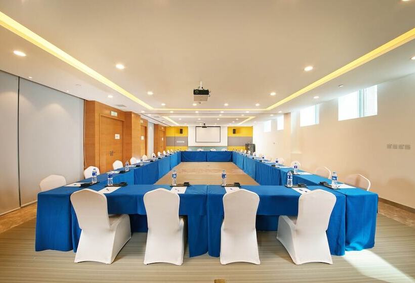 Отель Holiday Inn Express Handan East By Ihg