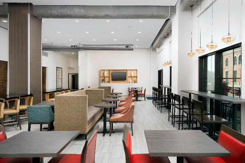 فندق Holiday Inn Express Pensacola Downtown, An Ihg