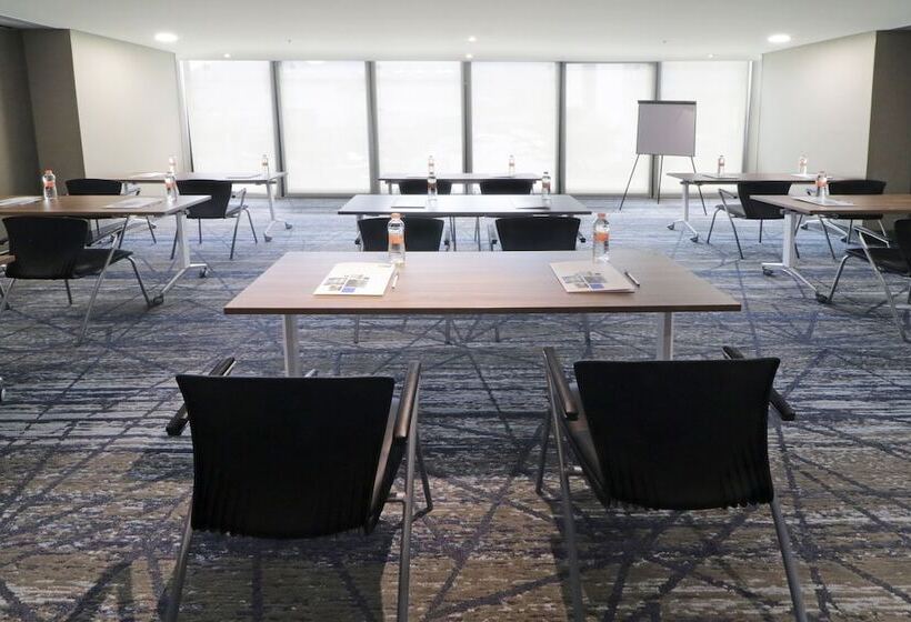 호텔 Holiday Inn Express & Suites Monterrey Valle, An Ihg