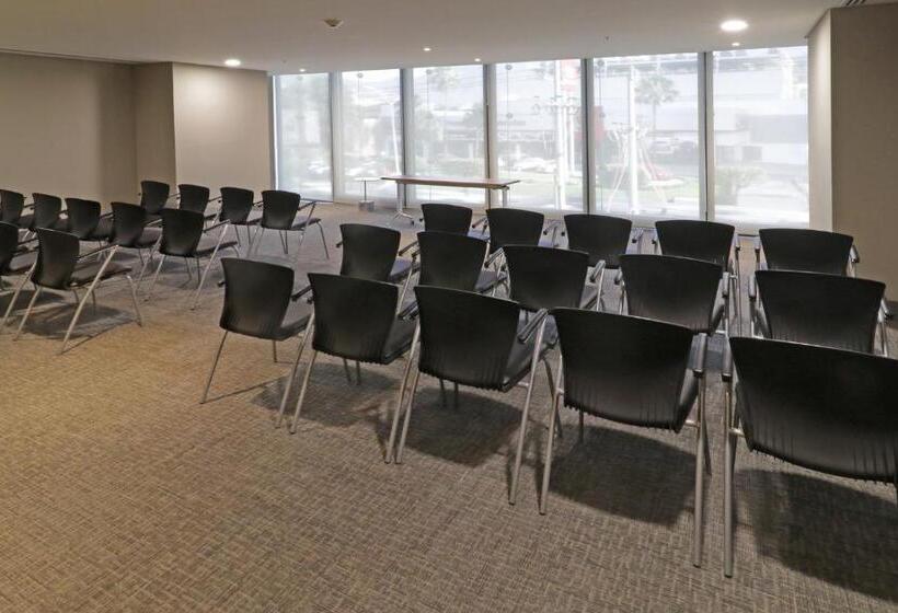 호텔 Holiday Inn Express & Suites Monterrey Valle, An Ihg