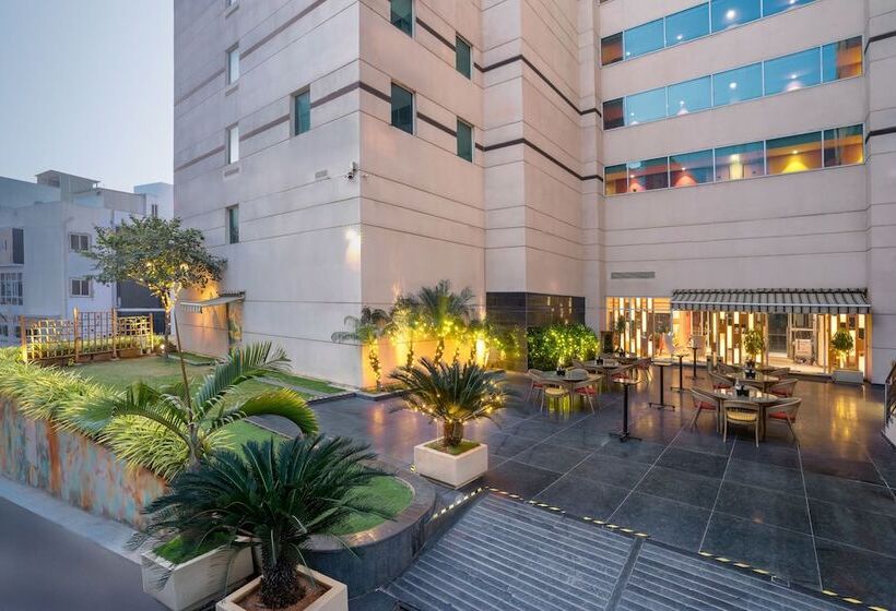 בית מלון כפרי Ibis Hyderabad Hitech City
