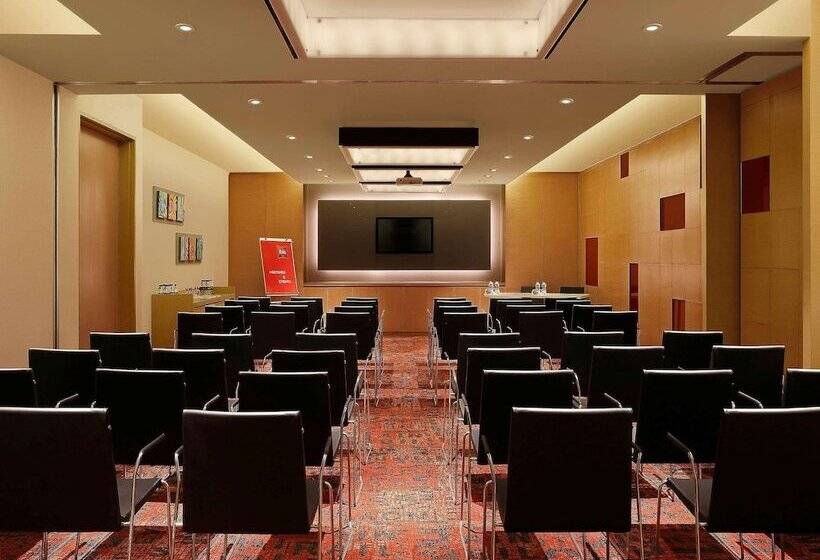 בית מלון כפרי Ibis Hyderabad Hitech City