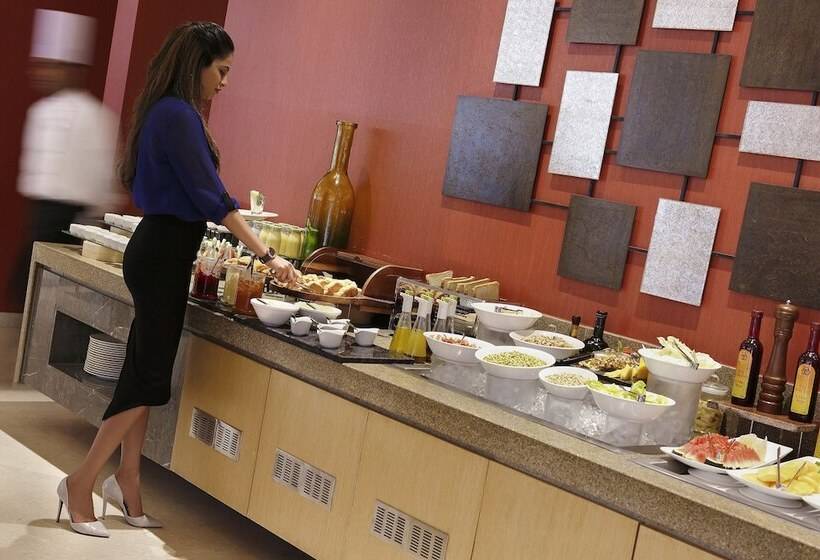 בית מלון כפרי Ibis Hyderabad Hitech City