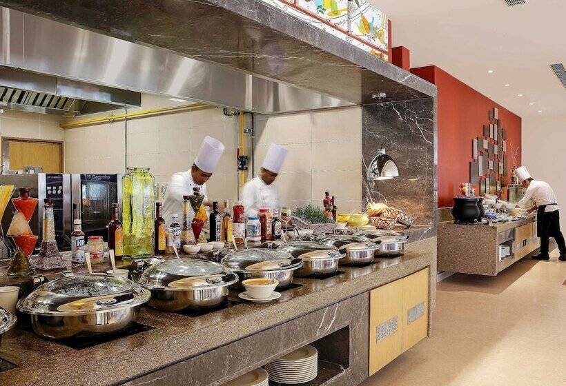 בית מלון כפרי Ibis Hyderabad Hitech City