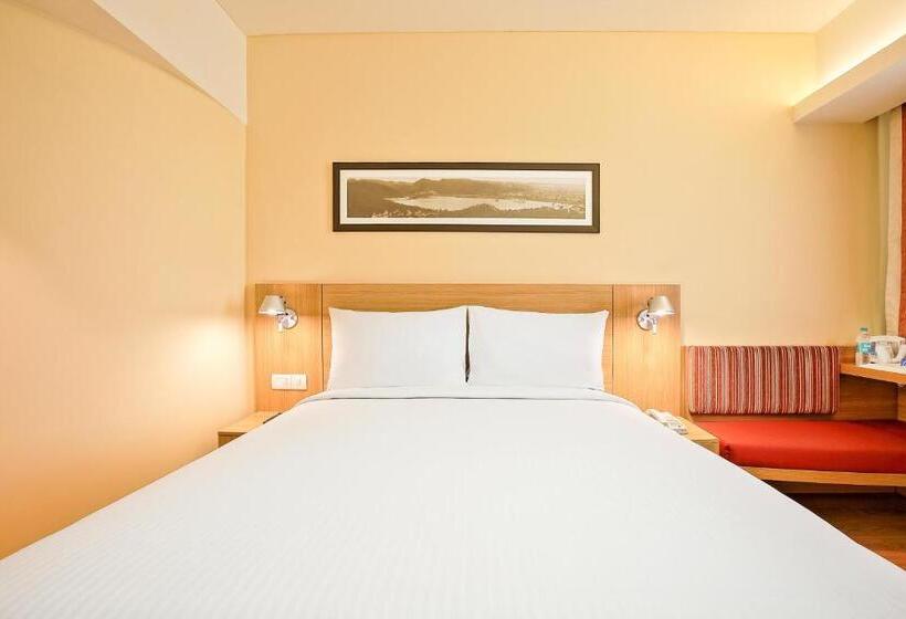 בית מלון כפרי Ibis Hyderabad Hitech City