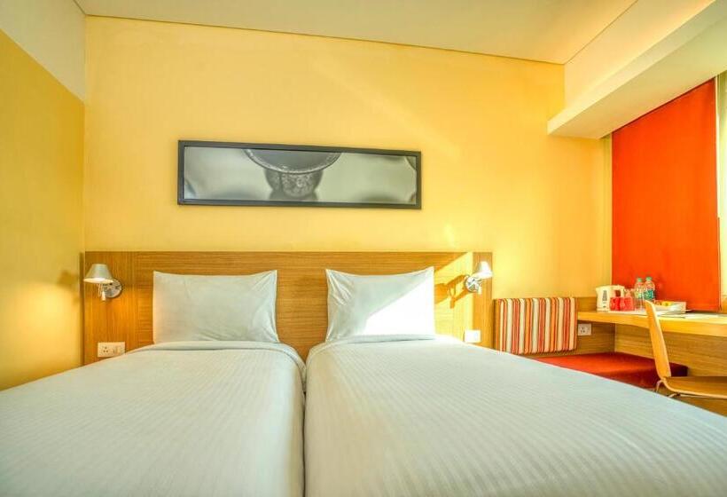 בית מלון כפרי Ibis Hyderabad Hitech City