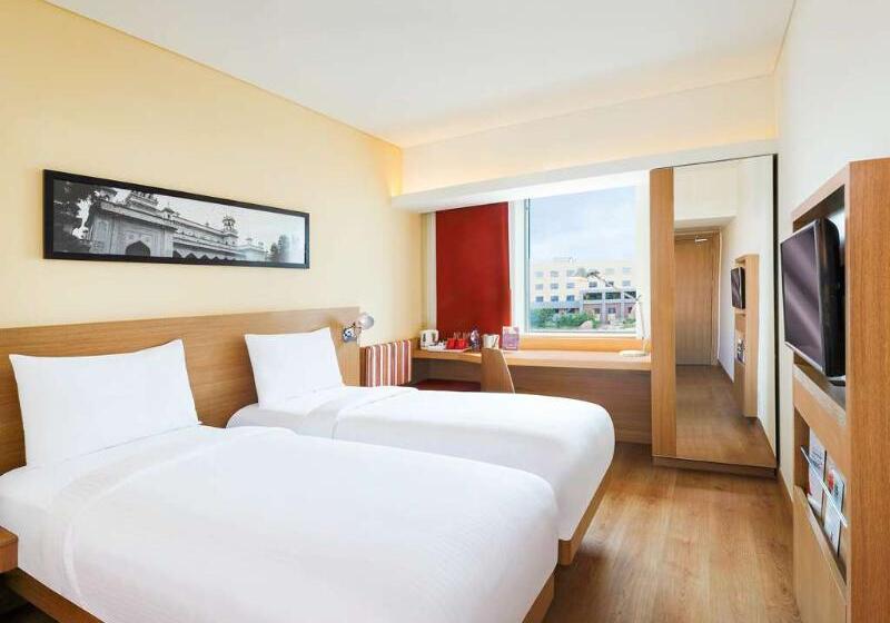 בית מלון כפרי Ibis Hyderabad Hitech City