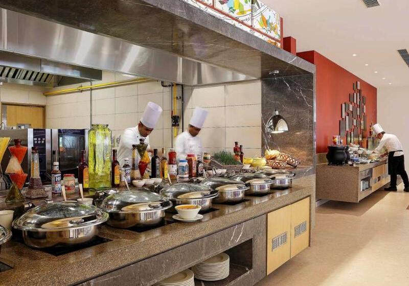 בית מלון כפרי Ibis Hyderabad Hitech City