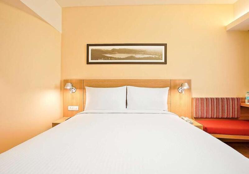 בית מלון כפרי Ibis Hyderabad Hitech City