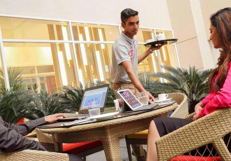 בית מלון כפרי Ibis Hyderabad Hitech City