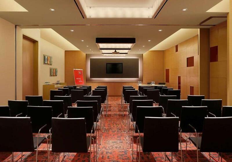 בית מלון כפרי Ibis Hyderabad Hitech City