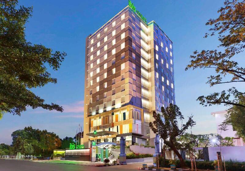 Отель Ibis Styles Makassar Sam Ratulangi