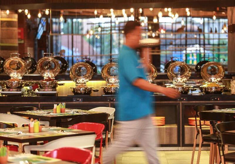 ホテル Ibis Styles Makassar Sam Ratulangi