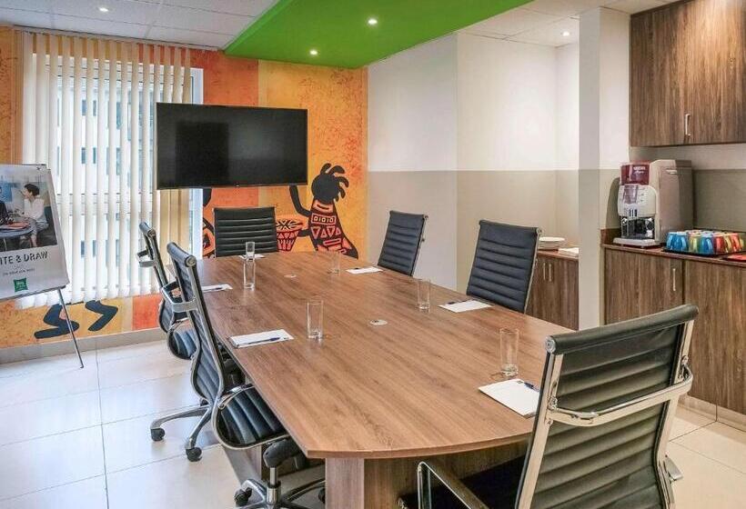 ホテル Ibis Styles Nairobi Westlands