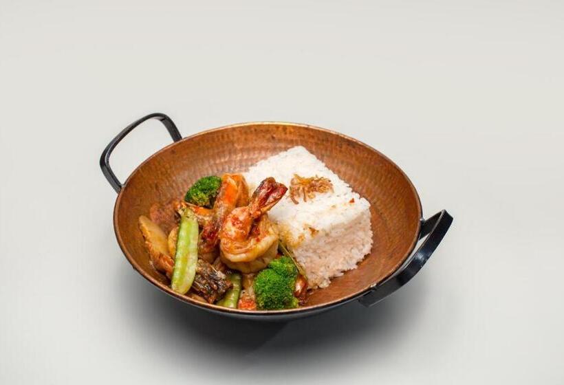 בית מלון כפרי Ibis Yogyakarta Adi Sucipto