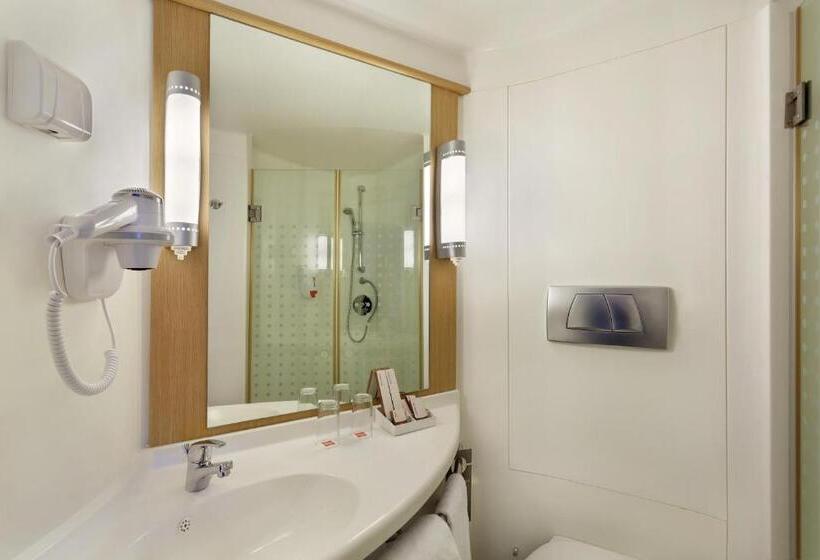 בית מלון כפרי Ibis Yogyakarta Adi Sucipto