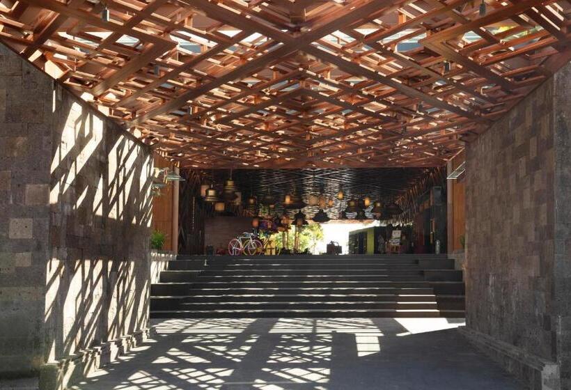 בית מלון כפרי Indigo Bali Seminyak Beach, An Ihg