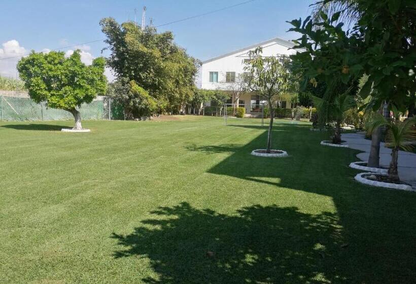 בית מלון כפרי Js