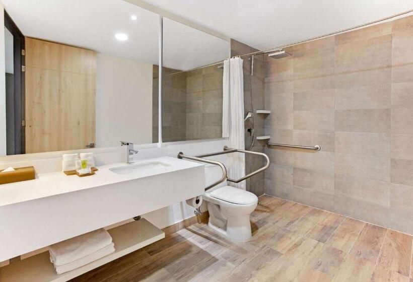 Отель La Quinta By Wyndham Medellin