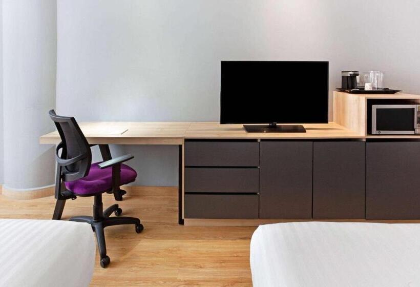 هتل La Quinta By Wyndham Medellin