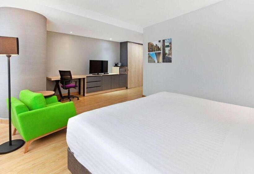 Отель La Quinta By Wyndham Medellin