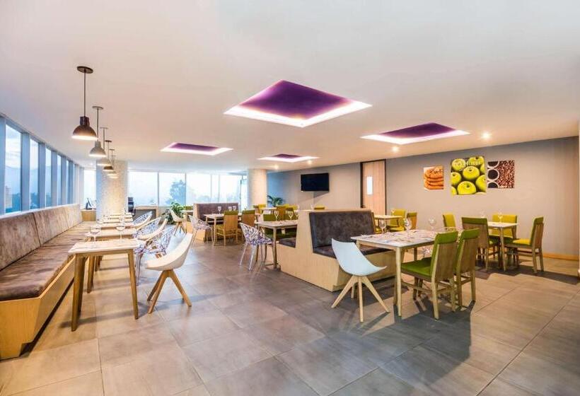 هتل La Quinta By Wyndham Medellin