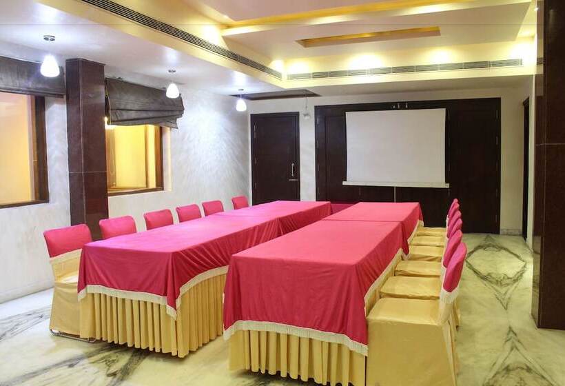 בית מלון כפרי Leela Grande