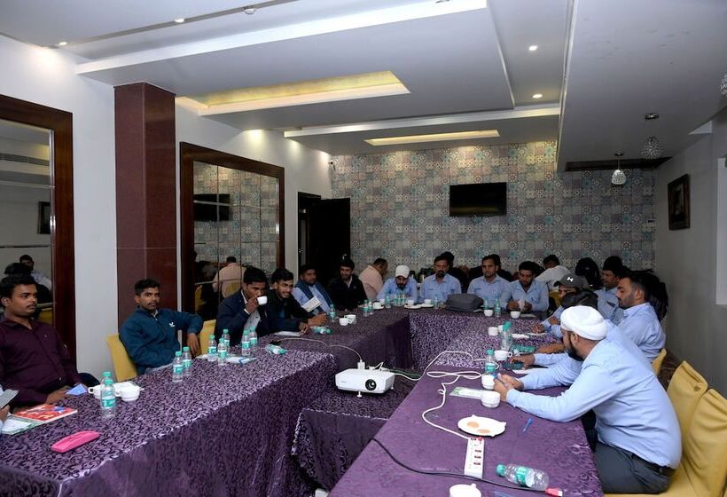 בית מלון כפרי Leela Grande