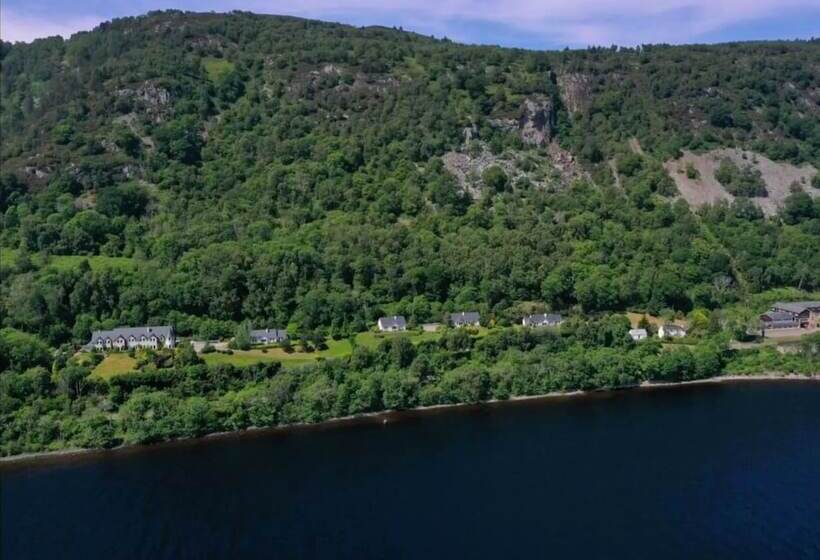 Отель Loch Ness Lodge