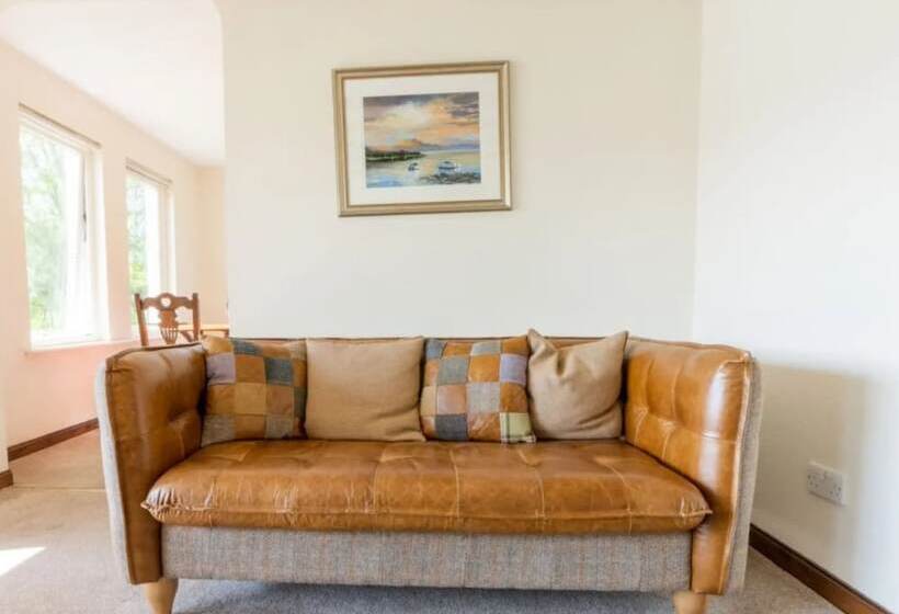 Отель Loch Ness Lodge