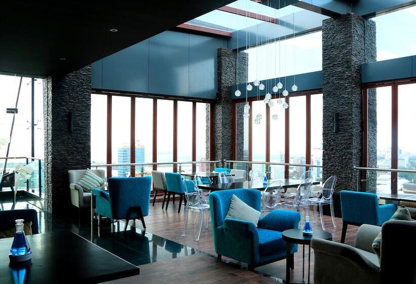 Отель Melia Makassar