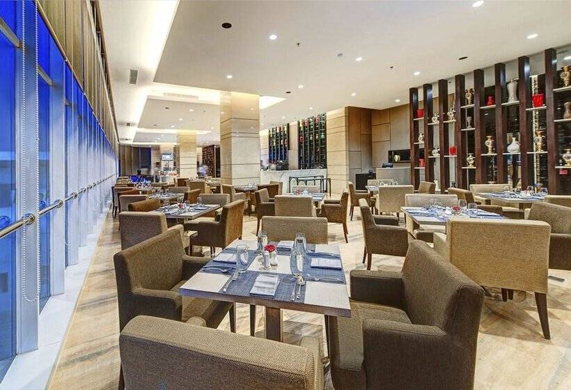 Отель Melia Makassar