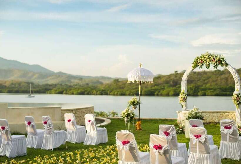 בית מלון כפרי Menjangan Dynasty Resort