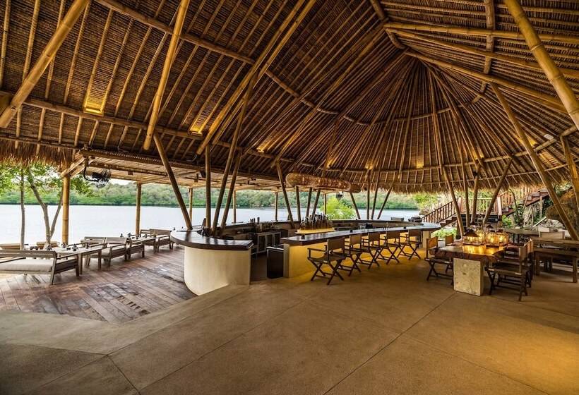 בית מלון כפרי Menjangan Dynasty Resort