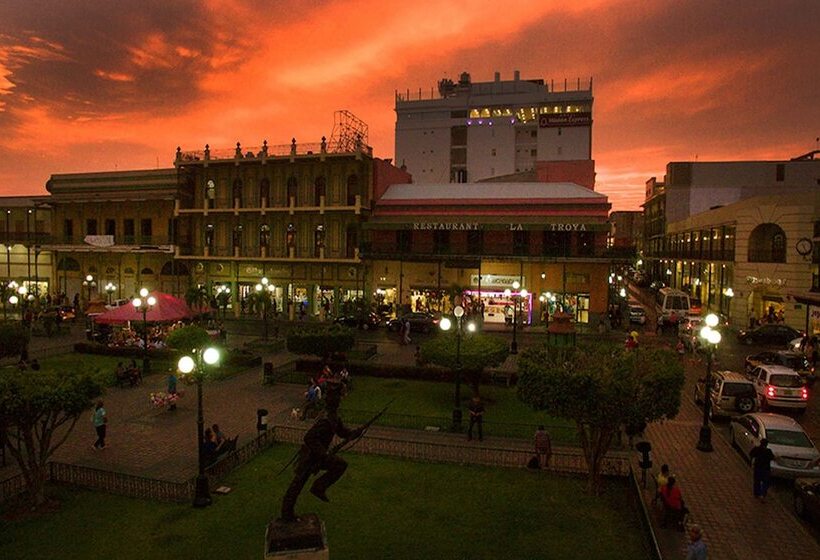 호텔 Ramada By Wyndham Tampico Centro