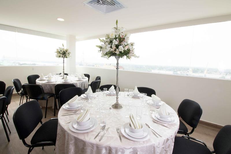 호텔 Ramada By Wyndham Tampico Centro